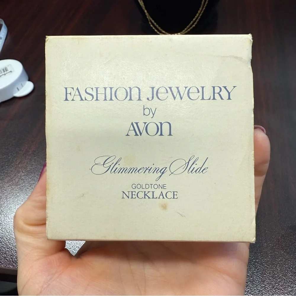 Avon Goldtone “Glimmering Slide” Classic Chain Necklace adjustable NIB 1980